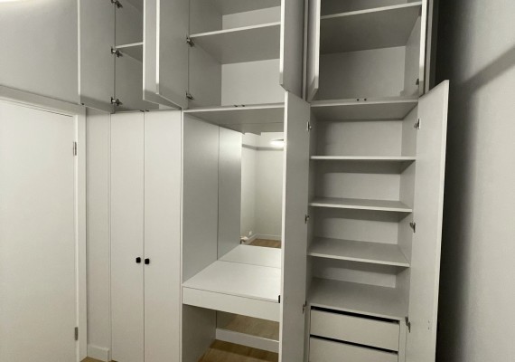 Skapji ar veramām durvīm - Wardrobes with swing doors