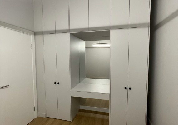 Skapji ar veramām durvīm - Wardrobes with swing doors