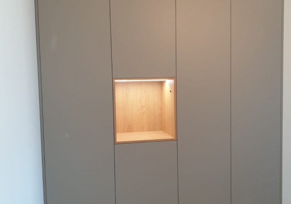 Skapji ar veramām durvīm - Wardrobes with swing doors