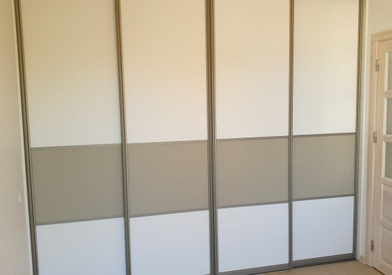 Skapji ar bīdāmām durvīm - Skapis ar bīdāmām durvīm