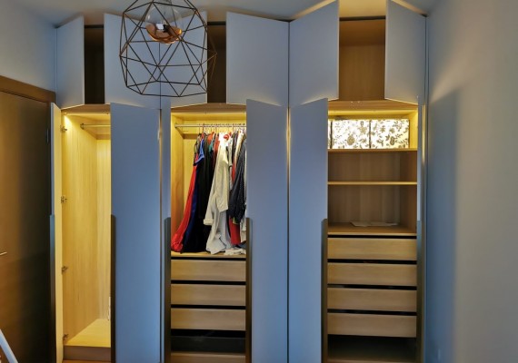 Skapji ar veramām durvīm - Wardrobes with swing doors