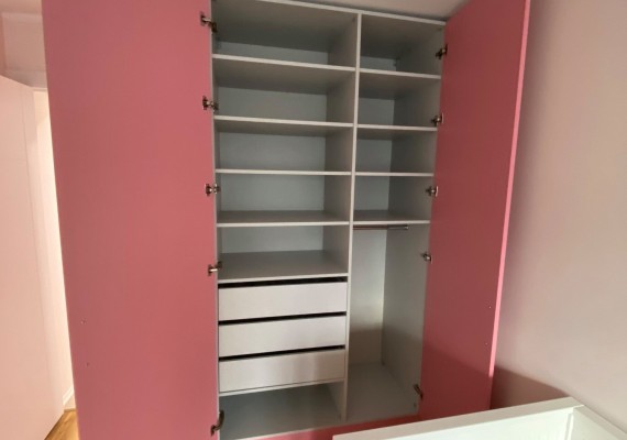 Skapji ar veramām durvīm - Wardrobes with swing doors