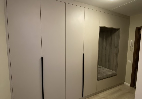 Skapji ar veramām durvīm - Wardrobes with swing doors